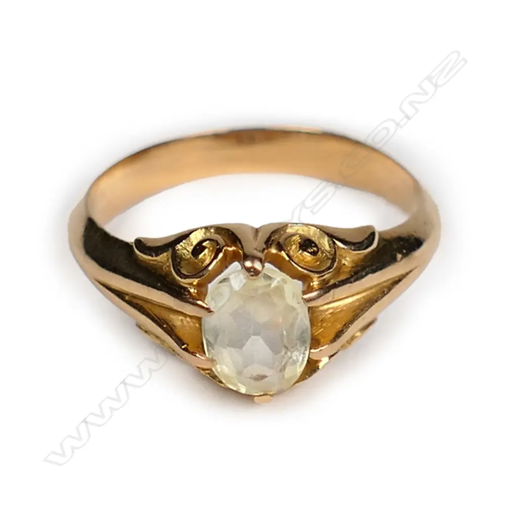 An 18ct pale green sapphire ring Image 1++