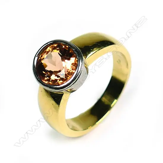 A modern design 18ct yellow gold golden sapphire ring