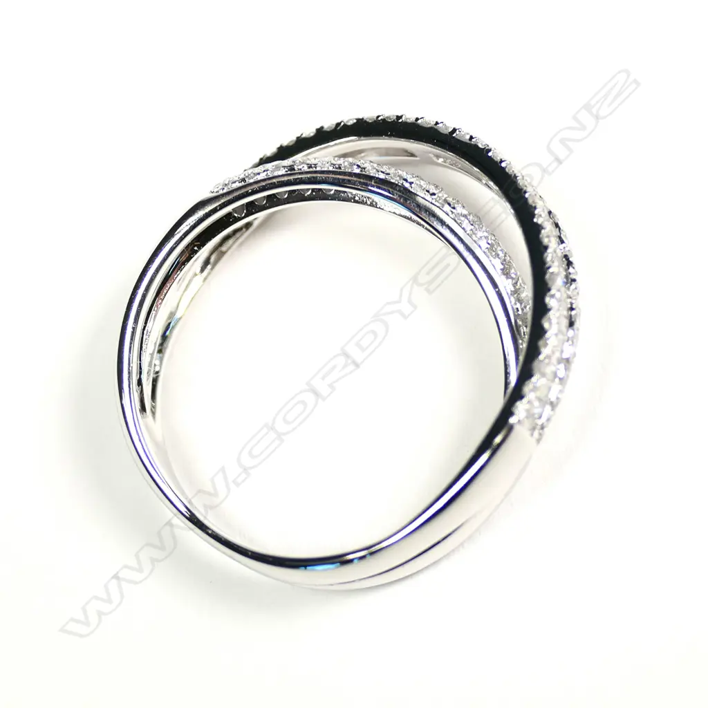 An 18ct white gold and diamond ring Image 1++