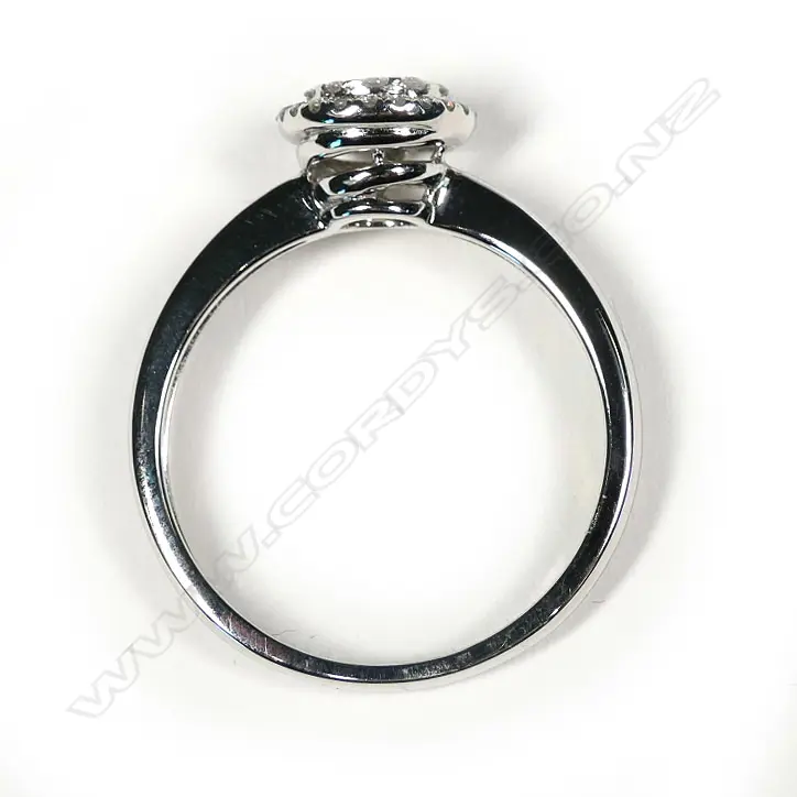 An 18ct white gold and diamond ring Image 1++