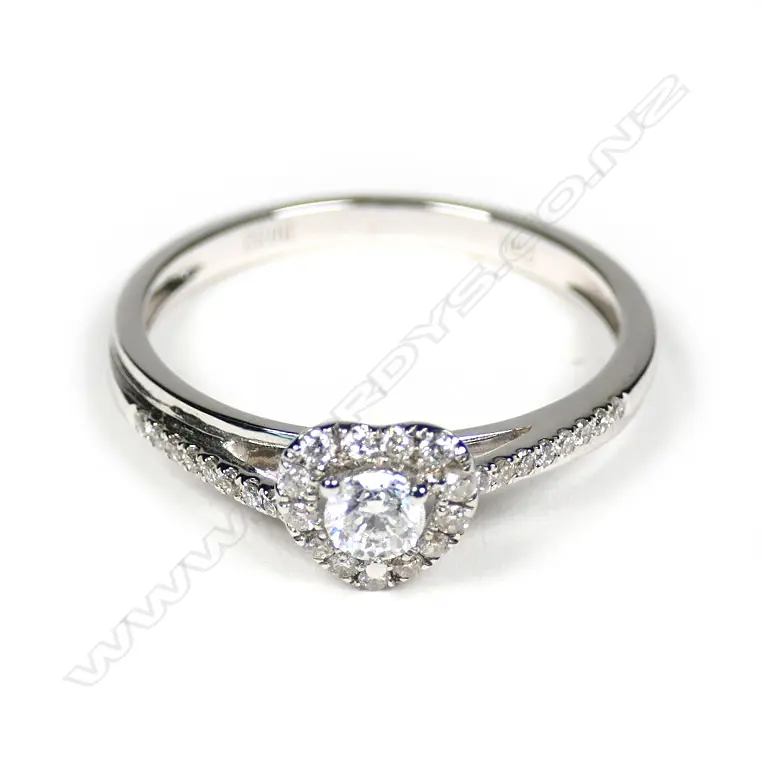 An 18ct white gold and diamond cluster ring Image 1++