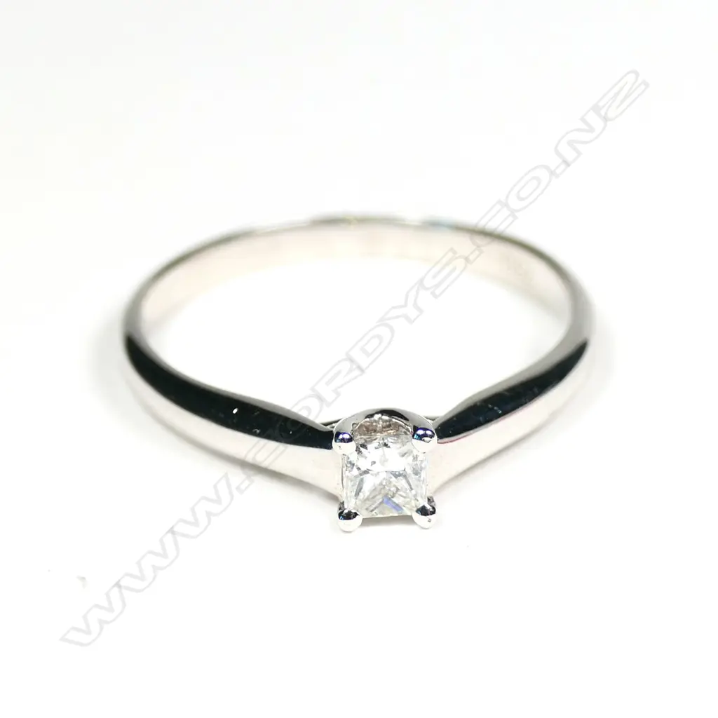 An 18ct white gold solitaire diamond ring Image 1++