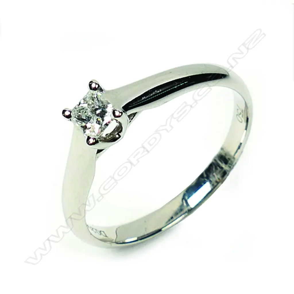 An 18ct white gold solitaire diamond ring Image 1++