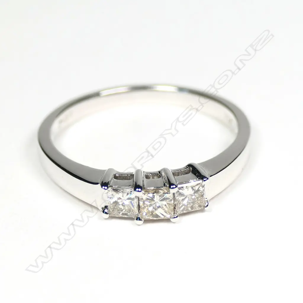 An 18ct white gold and three stone diamond ring Image 1++