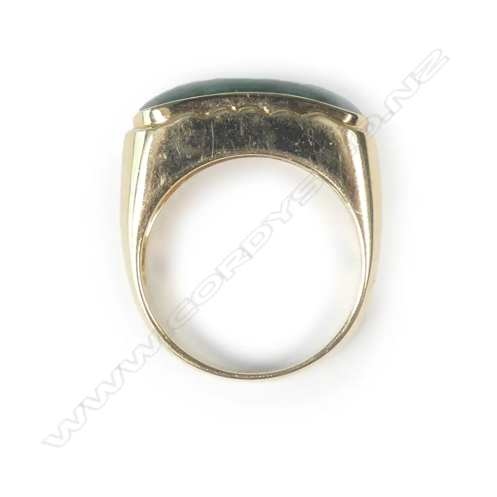 An 18ct yellow gold and jadeite ring Image 1++