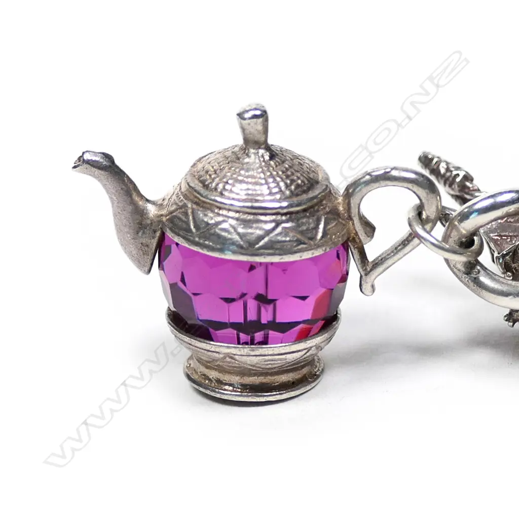 A vintage silver charm bracelet Image 1++