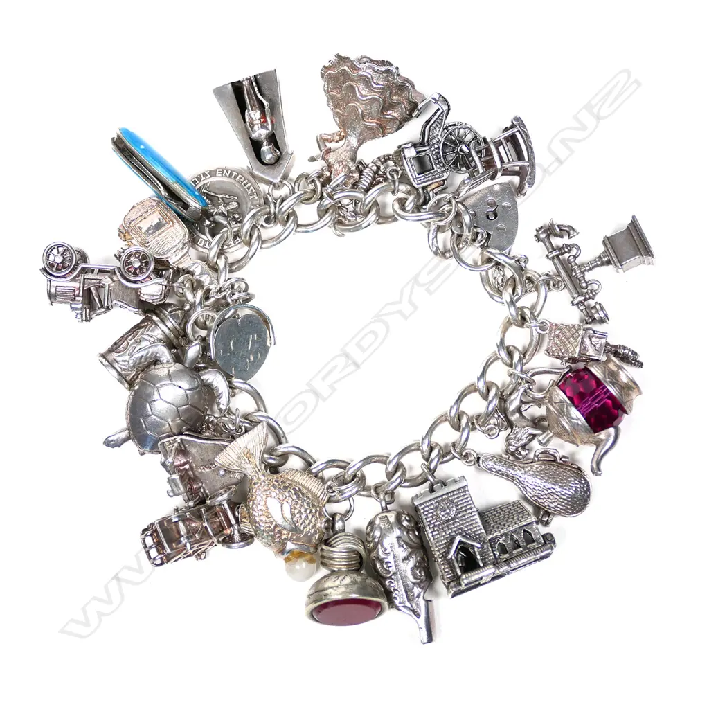 A vintage silver charm bracelet Image 1++