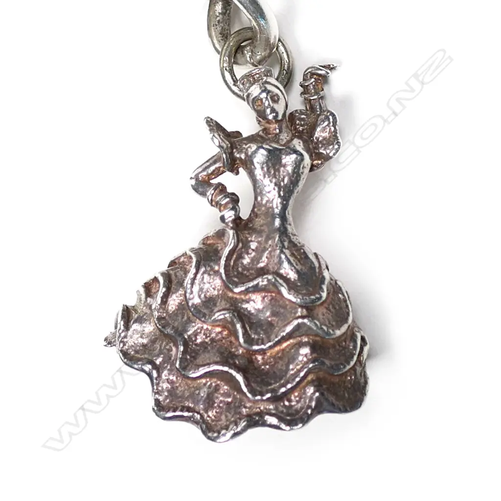 A vintage silver charm bracelet Image 1++