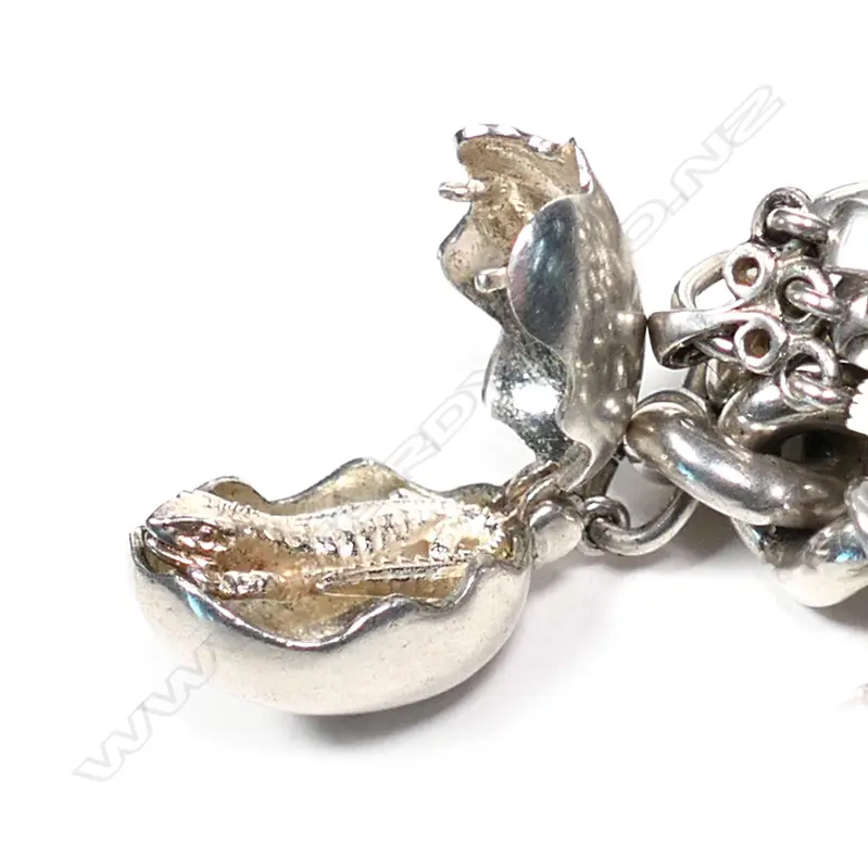 Heavy and laden silver curb link bracelet Image 1++