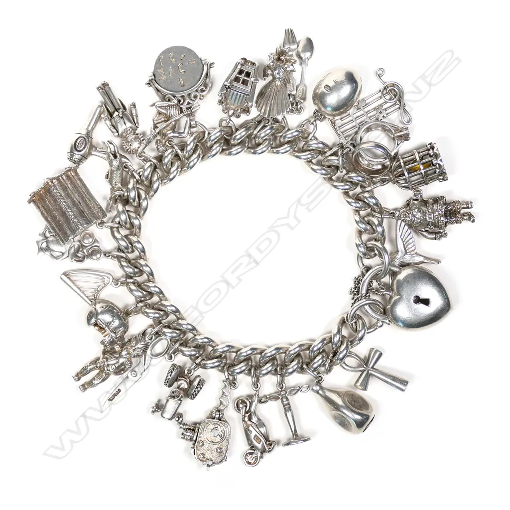 Heavy and laden silver curb link bracelet Image 1++