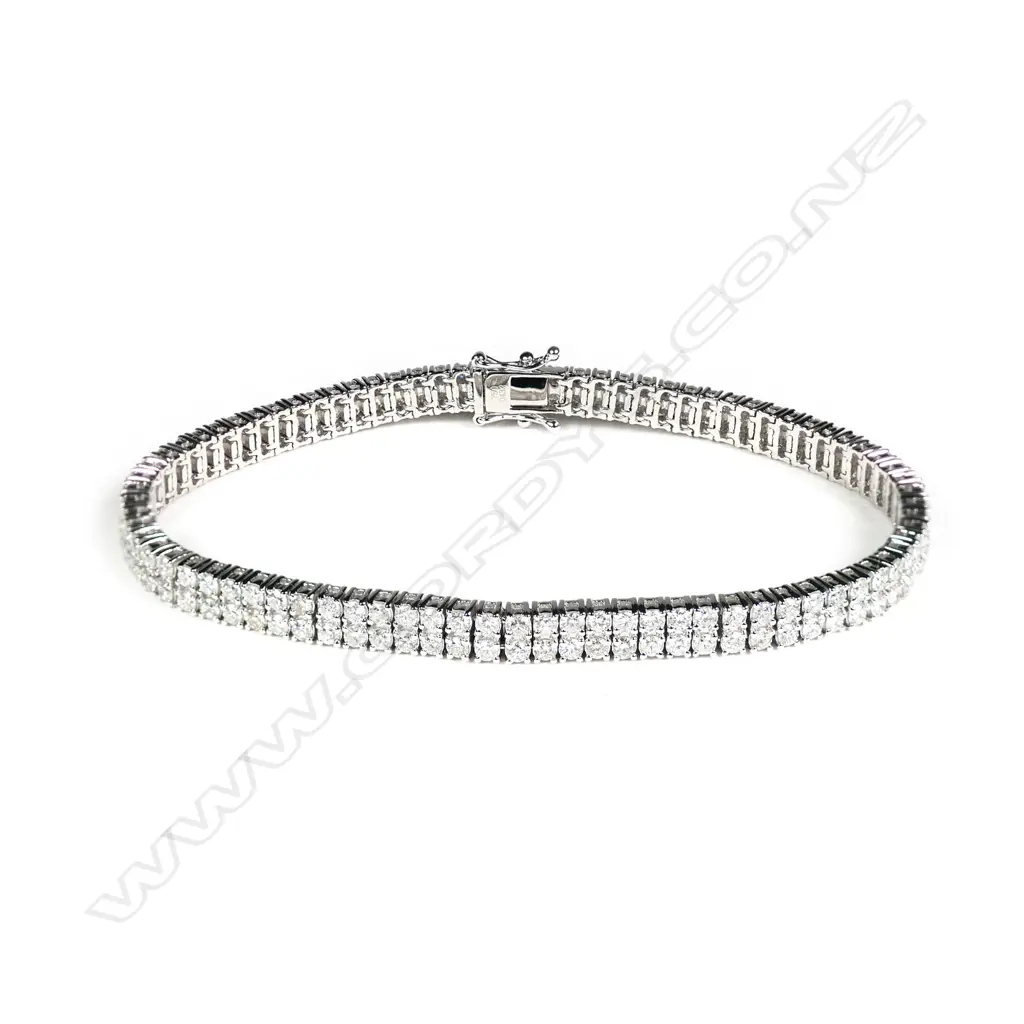 An 18ct white gold and diamond tennis bracelet Image 1++