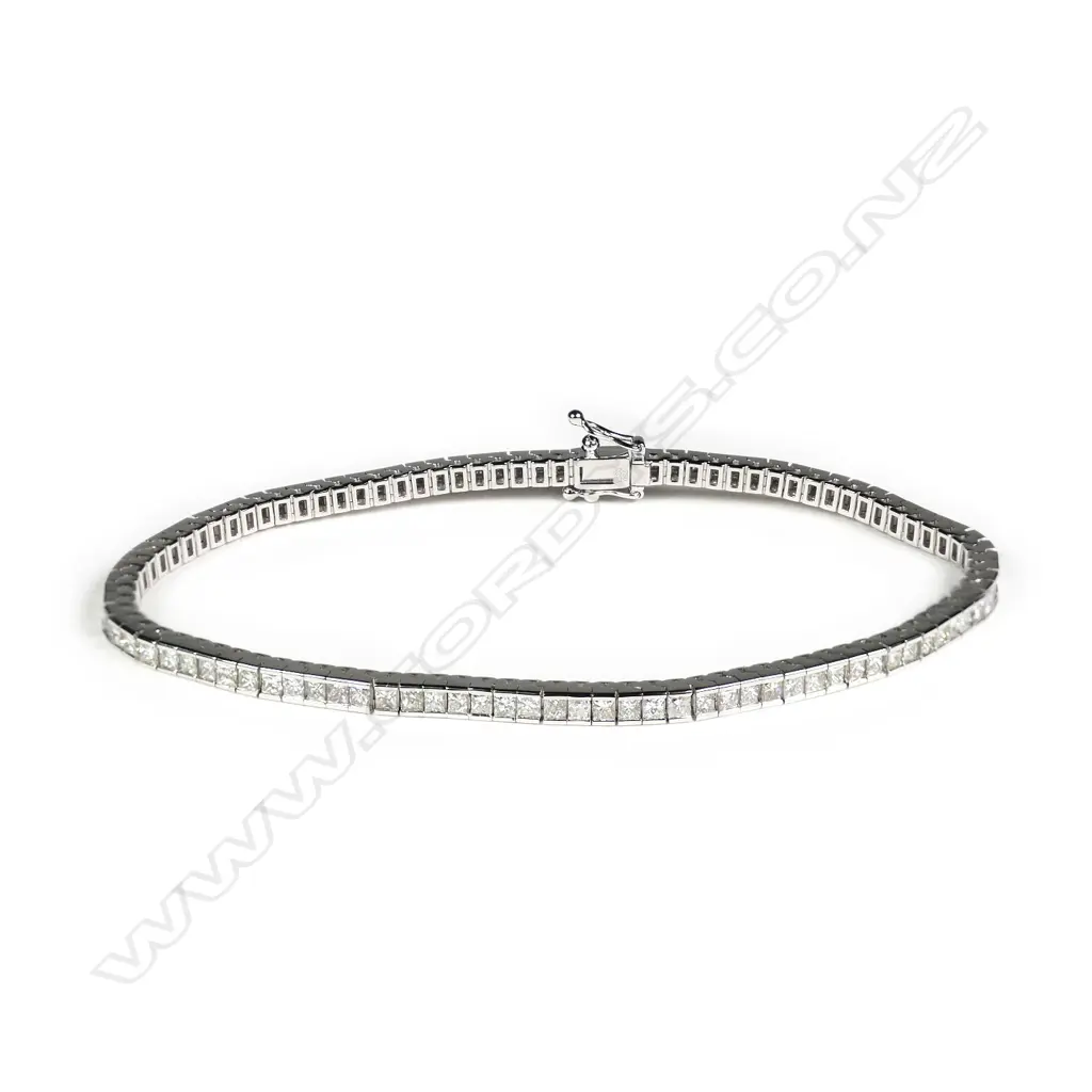 An 18ct white gold and diamond tennis bracelet Image 1++