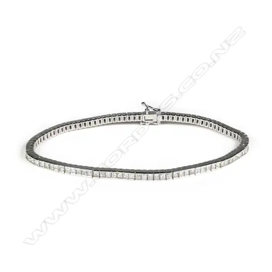 An 18ct white gold and diamond tennis bracelet
