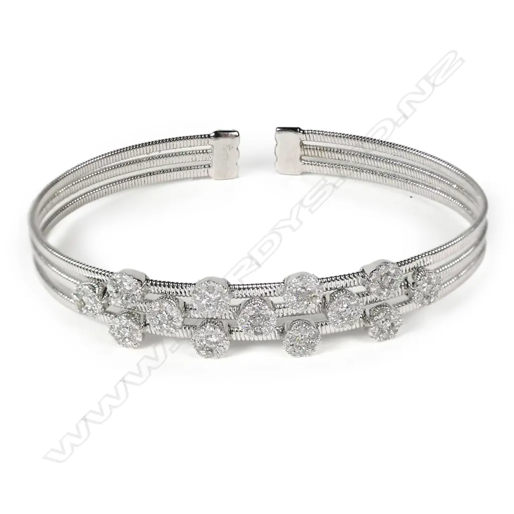 An 18ct white gold and diamond set bangle Image 1++