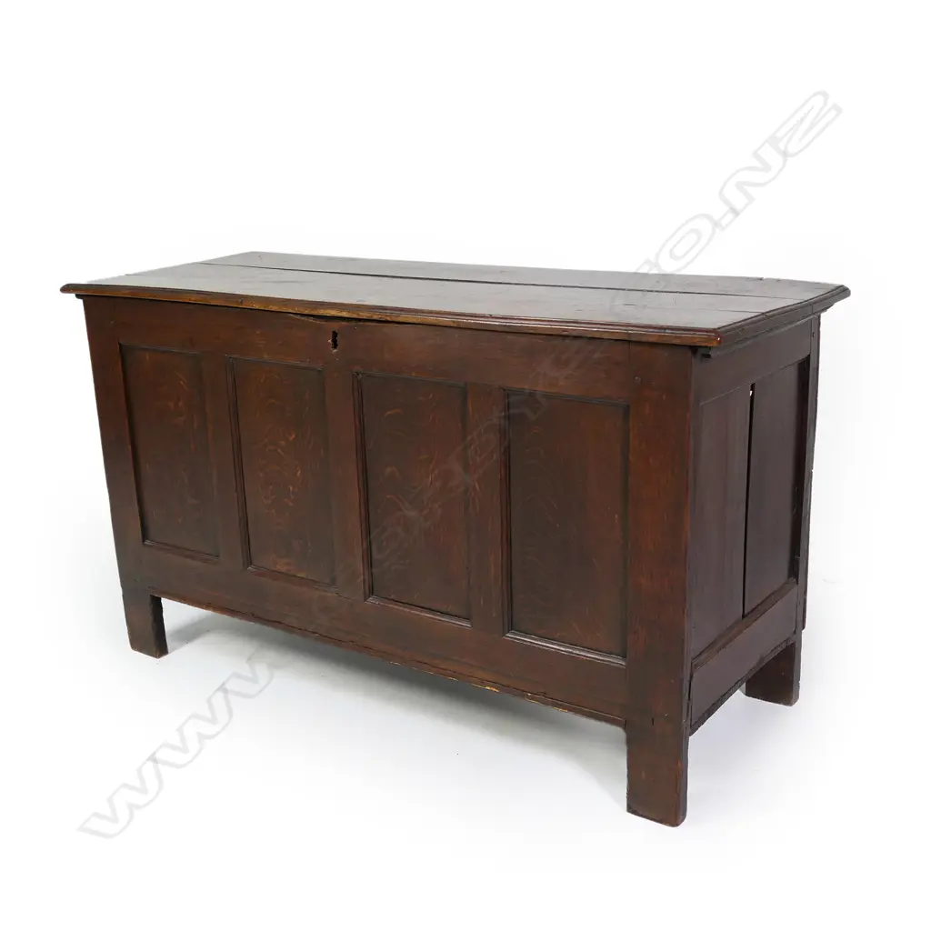 An 18thC country oak coffer Image 1++