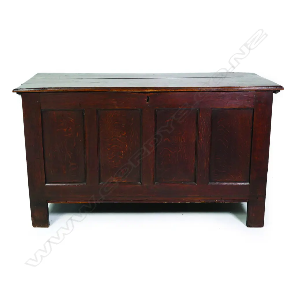 An 18thC country oak coffer Image 1++