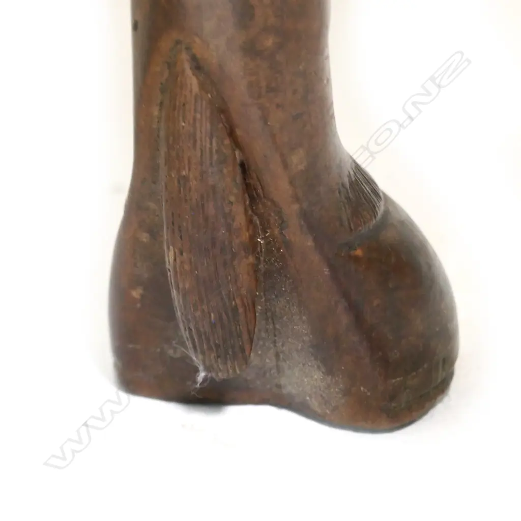 An early George III mahogany dropleaf table Image 1++