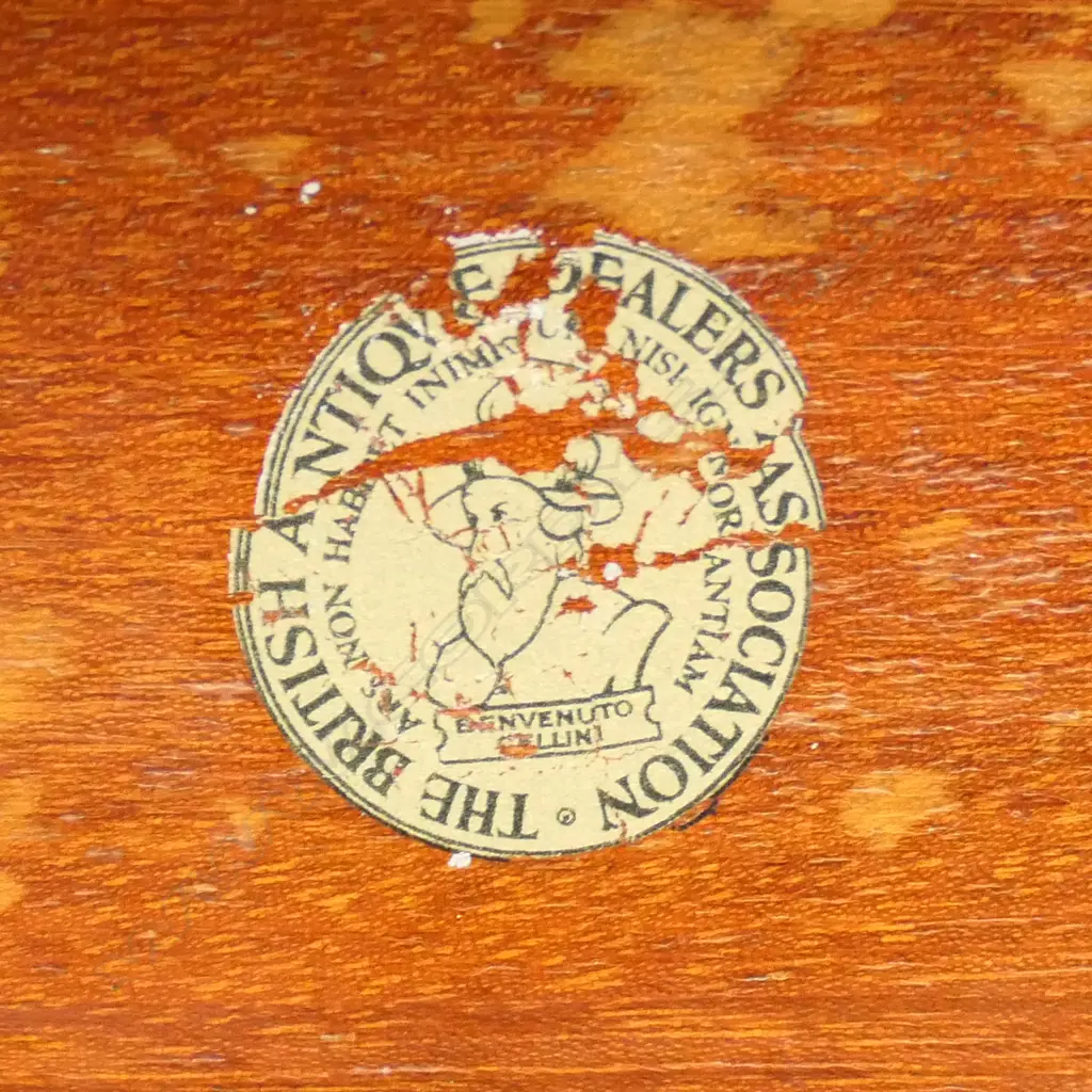 An early George III mahogany dropleaf table Image 1++