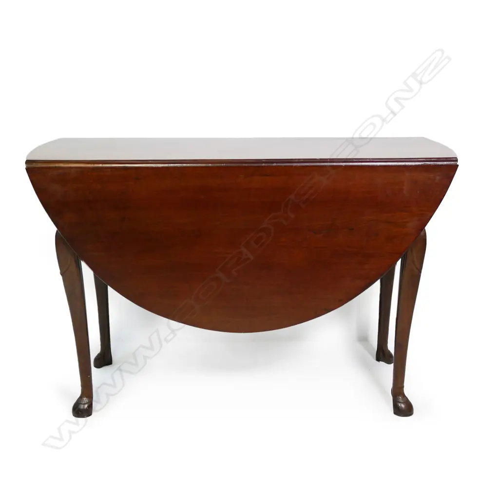An early George III mahogany dropleaf table Image 1++