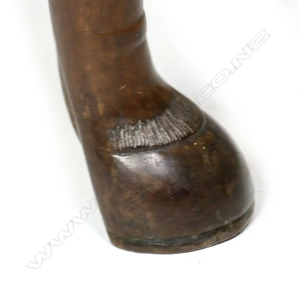 An early George III mahogany dropleaf table Image 1++
