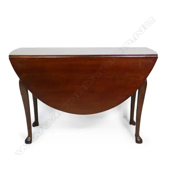 An early George III mahogany dropleaf table