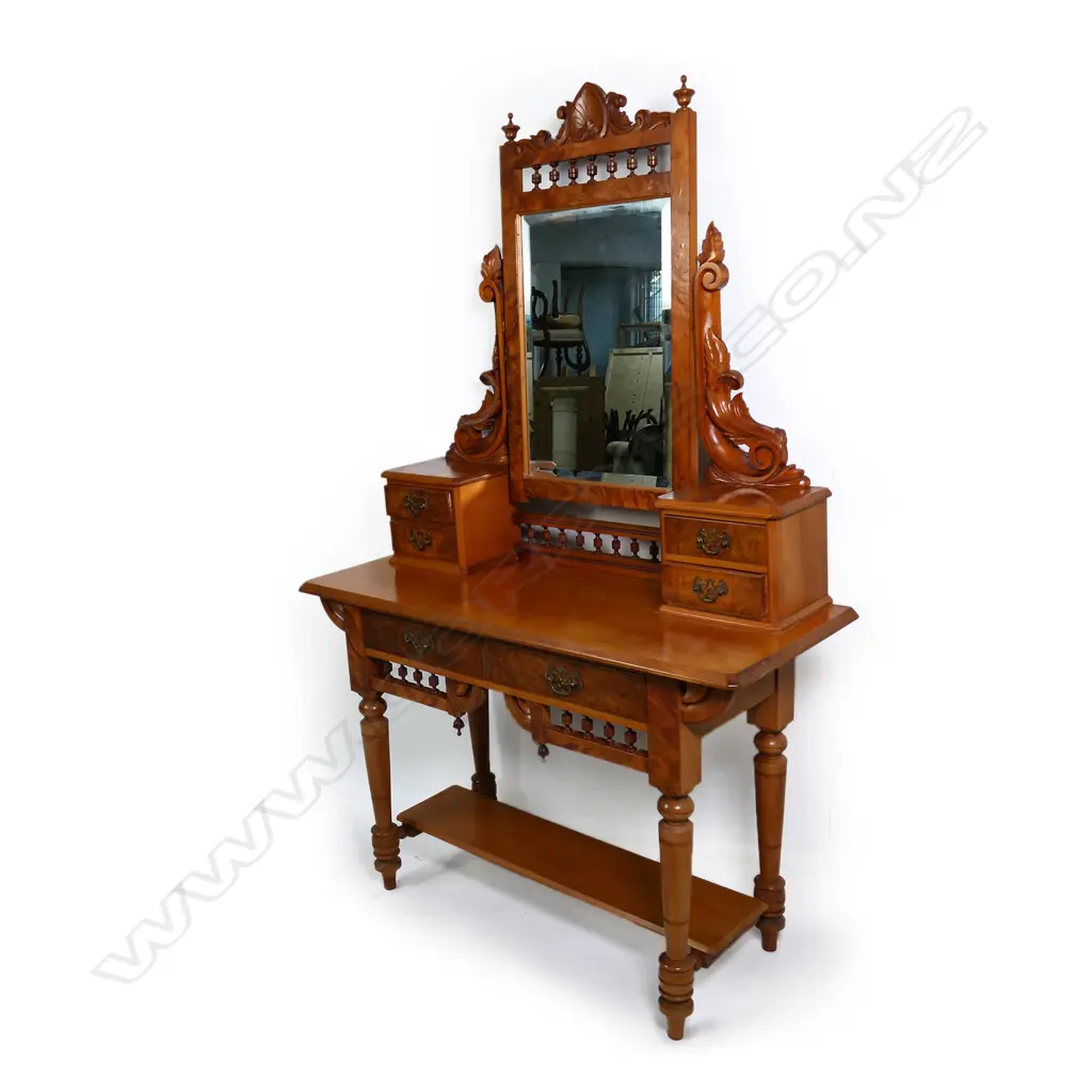 A colonial kauri dressing table Image 1++