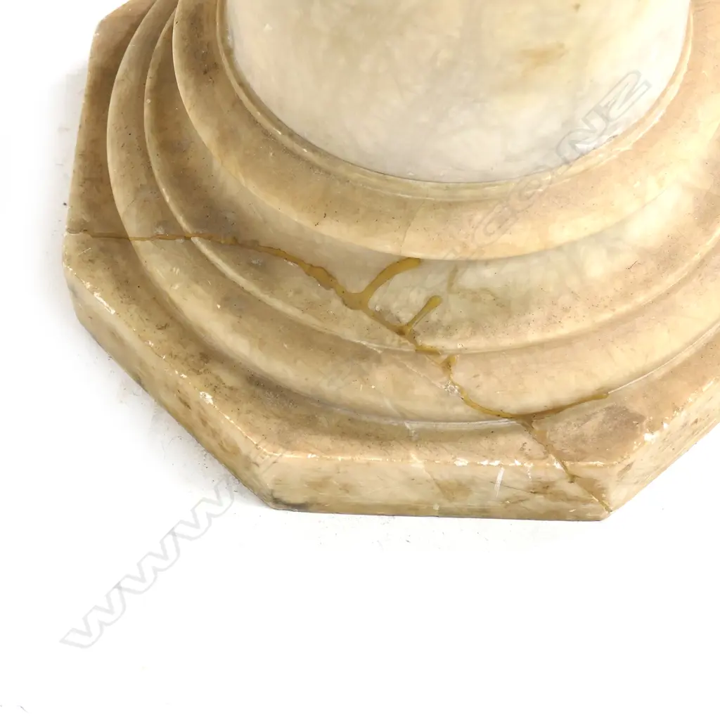 A late 19thC turned marble column Image 1++