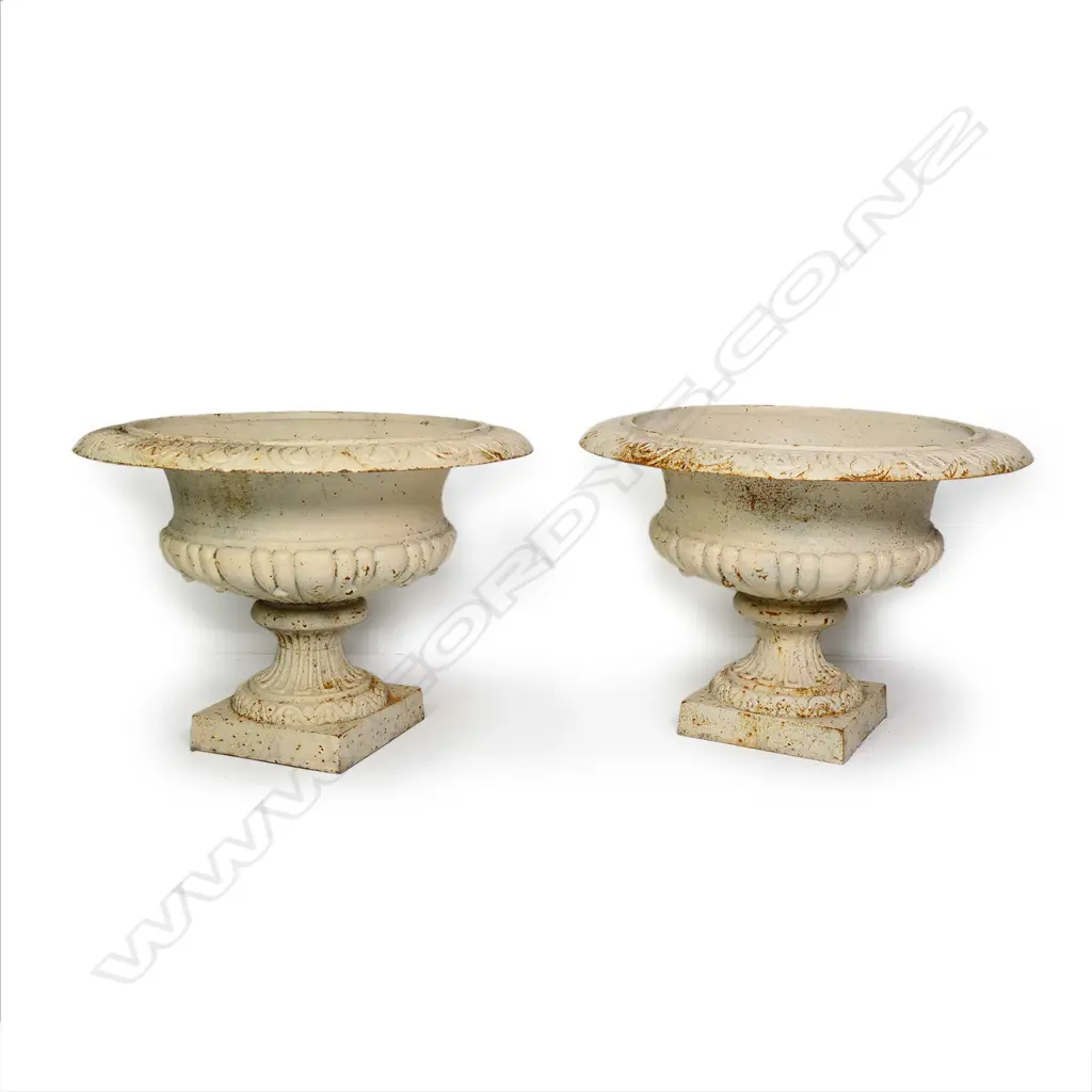 A pair of cast iron garden urns Image 1++