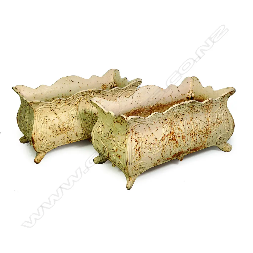A pair of cast iron garden planters Image 1++