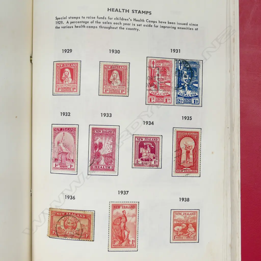 A near complete New Zealand stamp collection in Tasman album Image 1++