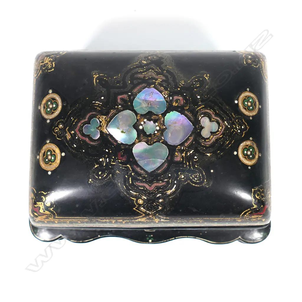 A Victorian papier mâché jewellery box Image 1++