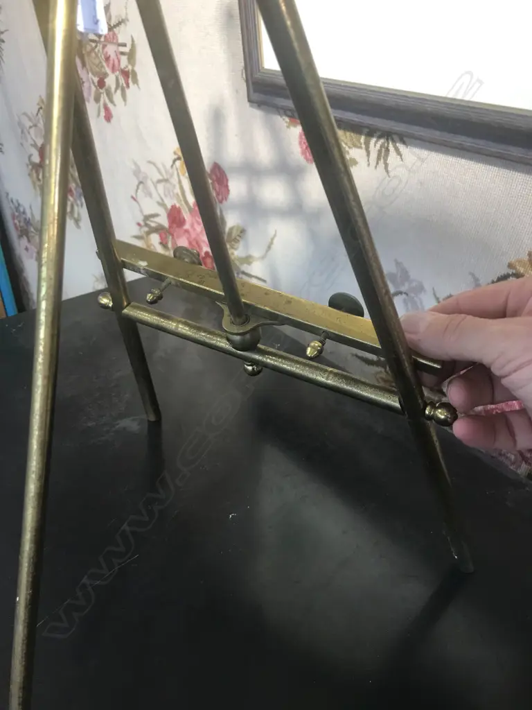 An antique brass table easel Image 1++