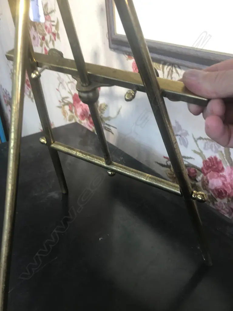 An antique brass table easel Image 1++