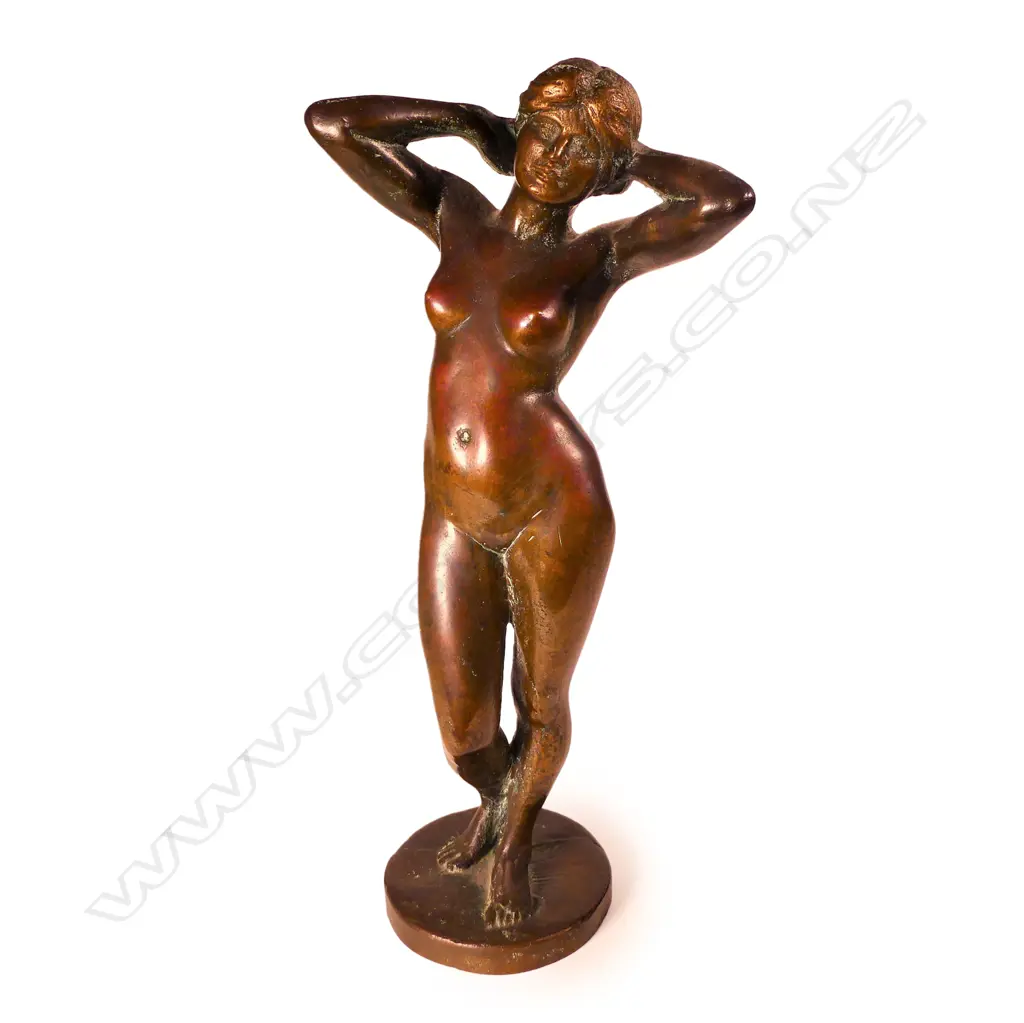An early 20thC cast bronze sculpture of a naked woman Image 1++