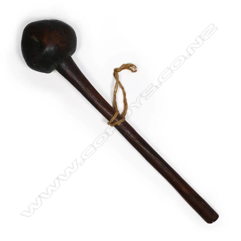 A 19thC Fijian carved wooden ula Image 1++