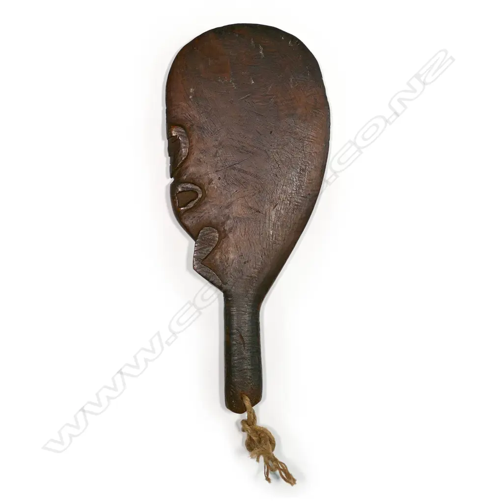 A 19thC Maori carved wooden patu Image 1++