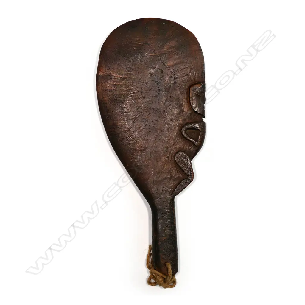 A 19thC Maori carved wooden patu Image 1++