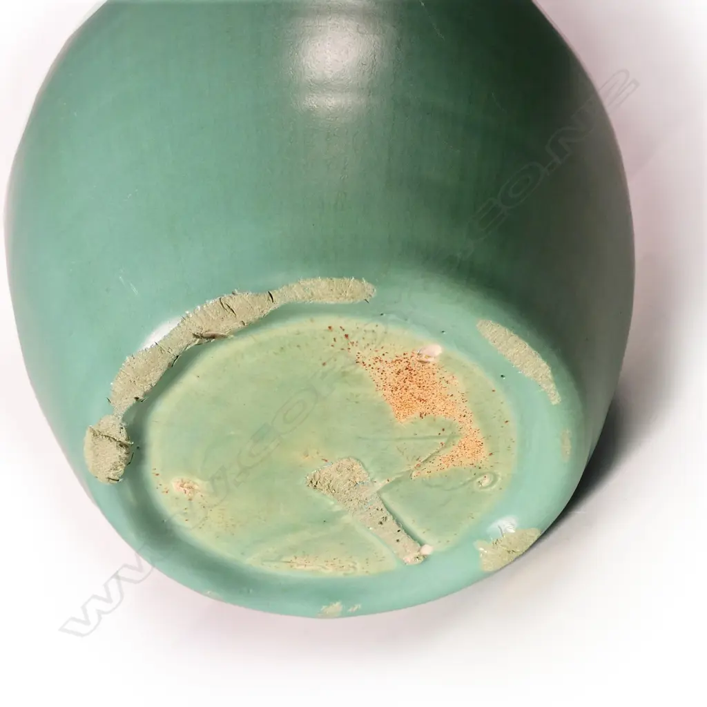 Olive Jones (1893-1982) studio pottery ovoid vase Image 1++