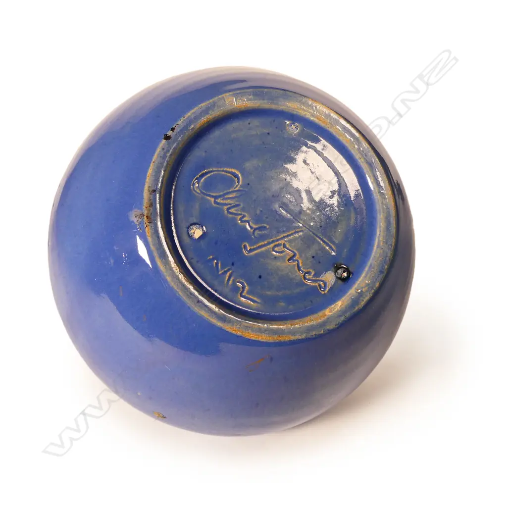 Olive Jones (1893-1982) studio pottery ovoid vase Image 1++