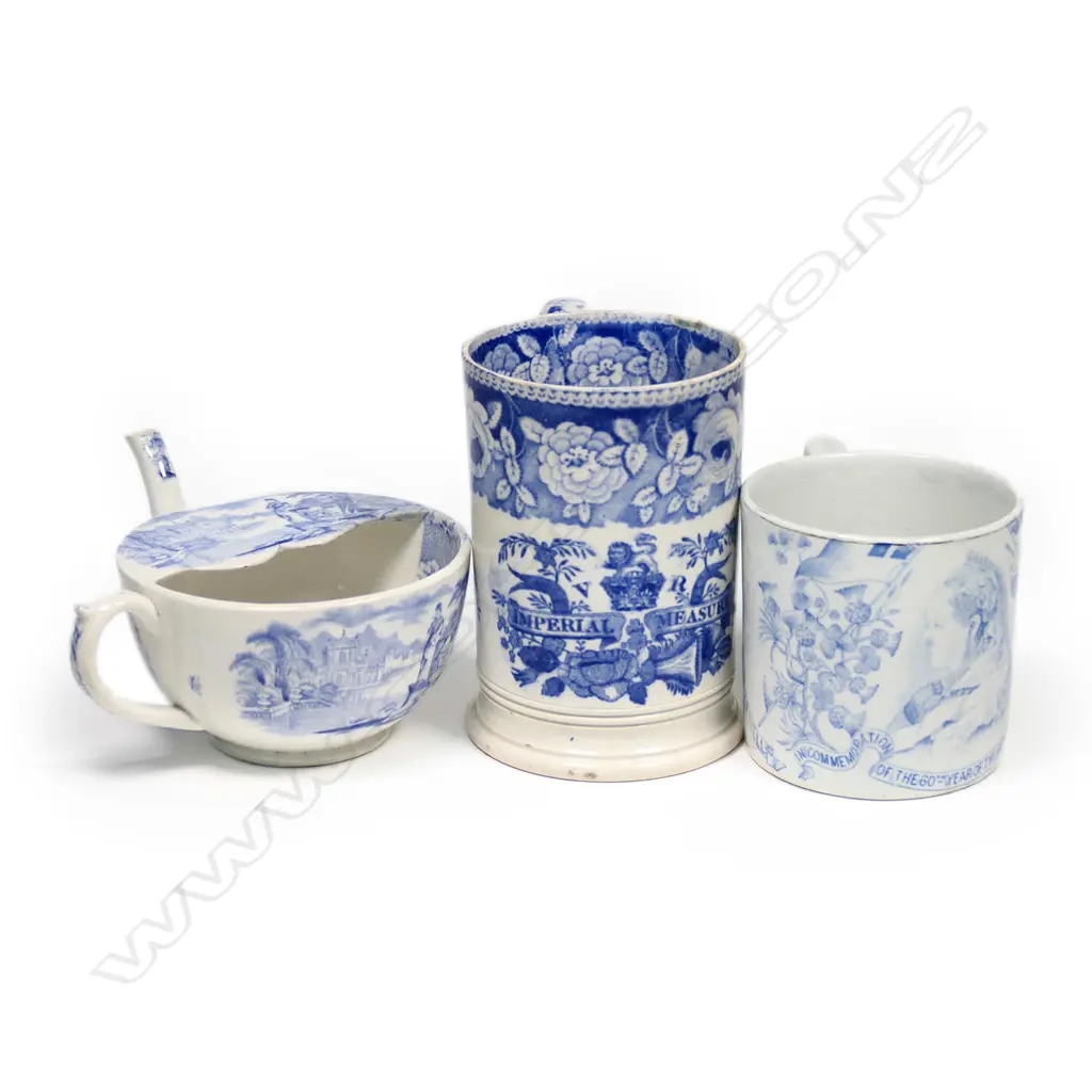 Three pieces of Victorian blue and white china Image 1++