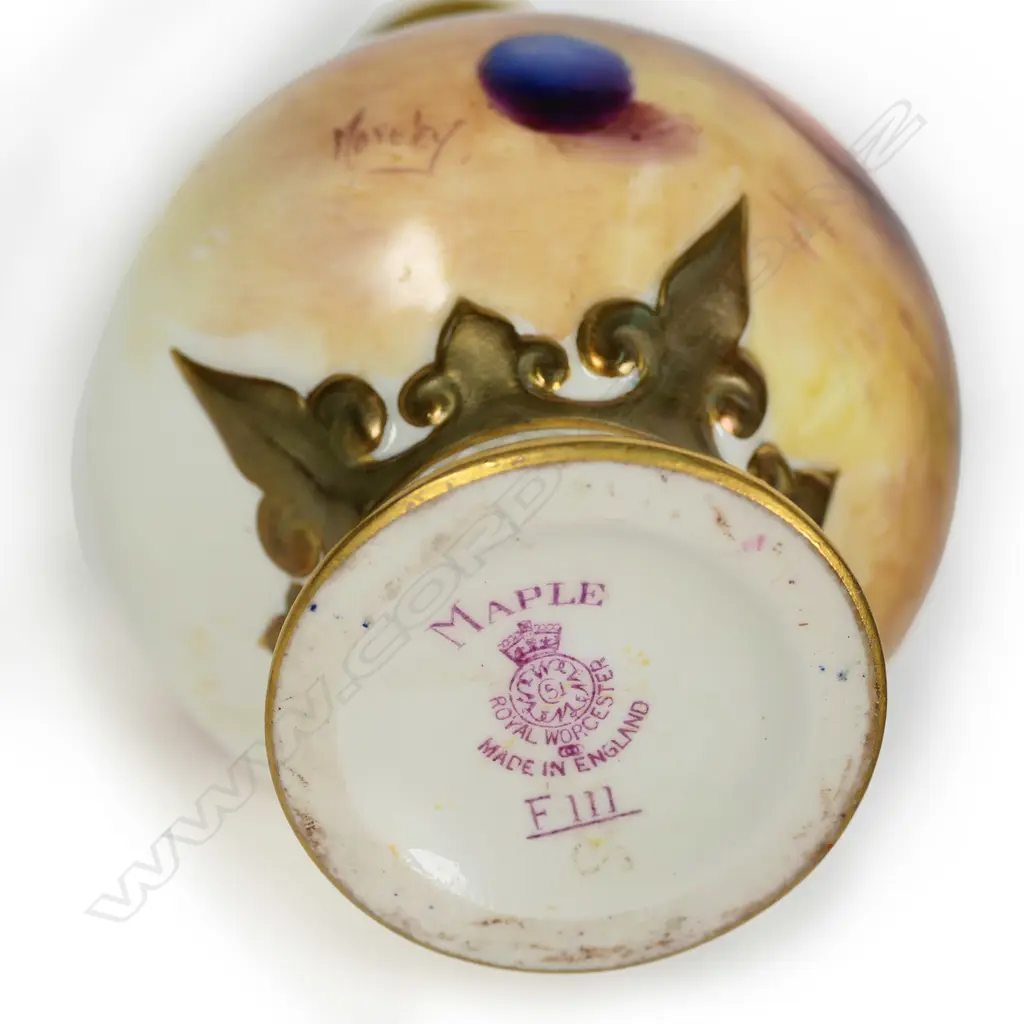 A Royal Worcester fruit painted vase by Morley Image 1++