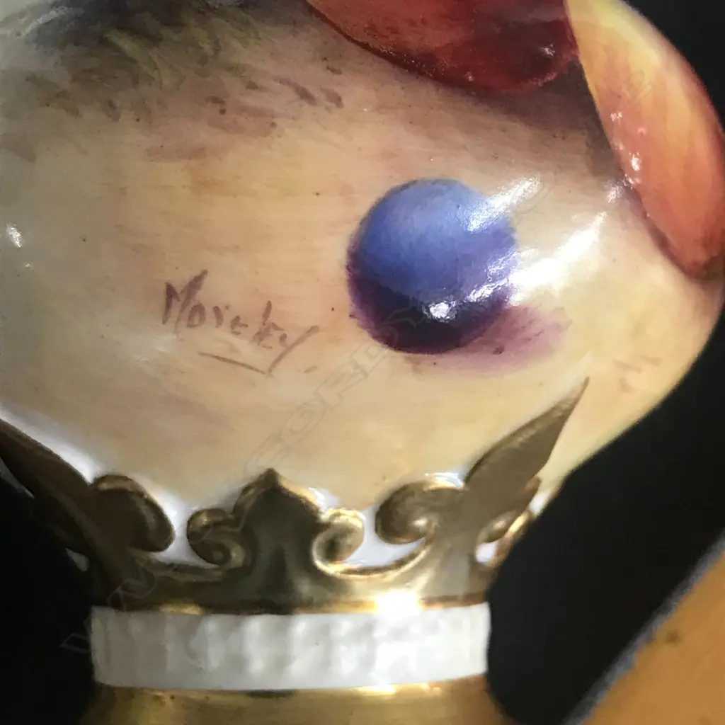 A Royal Worcester fruit painted vase by Morley Image 1++