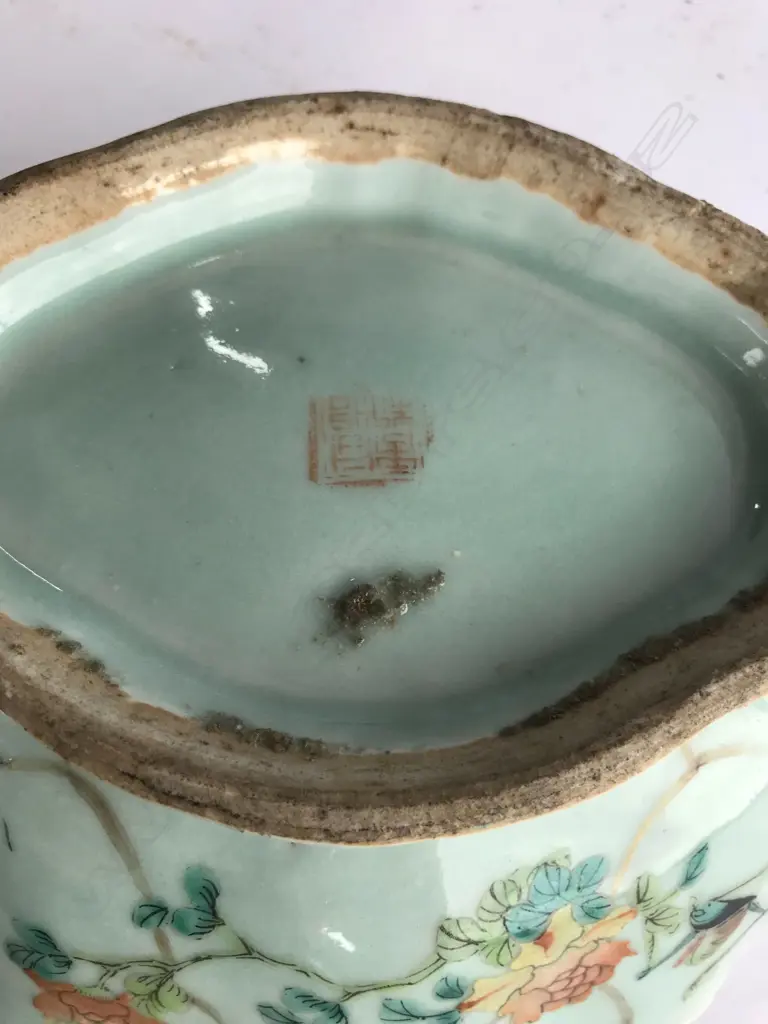 An old Chinese oval scalloped famille rose bowl Image 1++