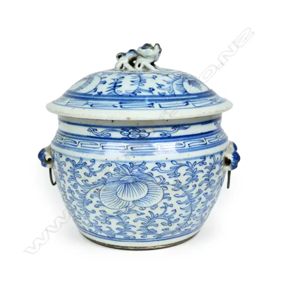 A 19thC Chinese blue and white lidded pot
