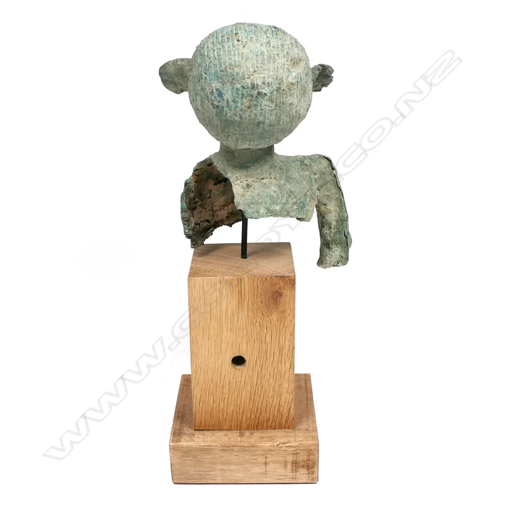 A vintage Chinese bronze monkey Image 1++