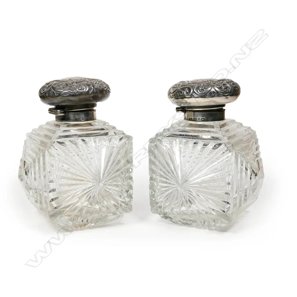 A pair of Victorian silver topped crystal scent bottles Image 1++