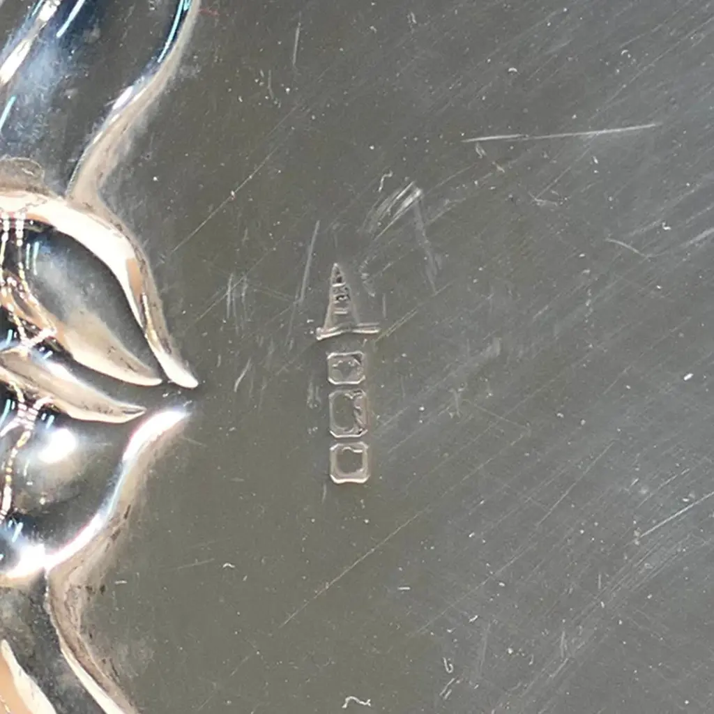 An early 20thC silver salver Image 1++