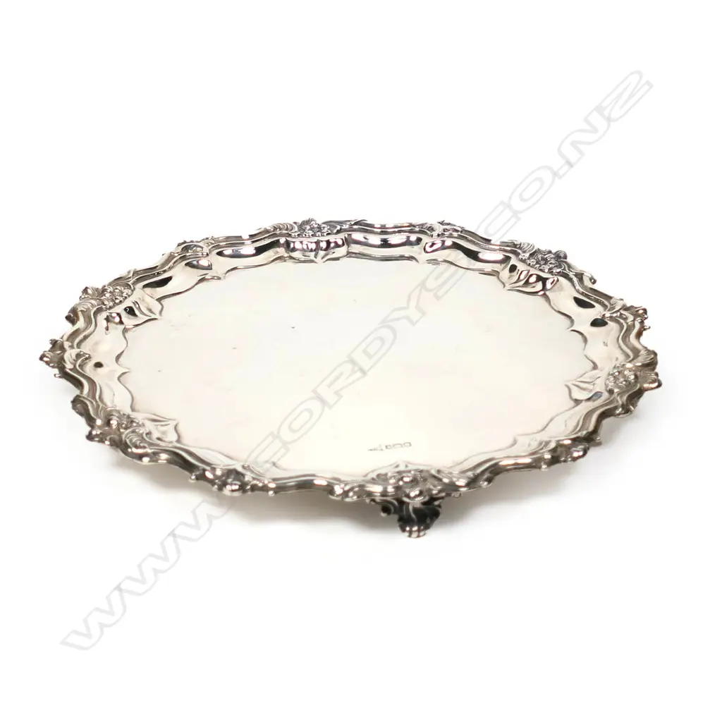 An early 20thC silver salver Image 1++