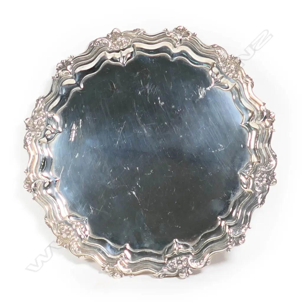 An early 20thC silver salver Image 1++