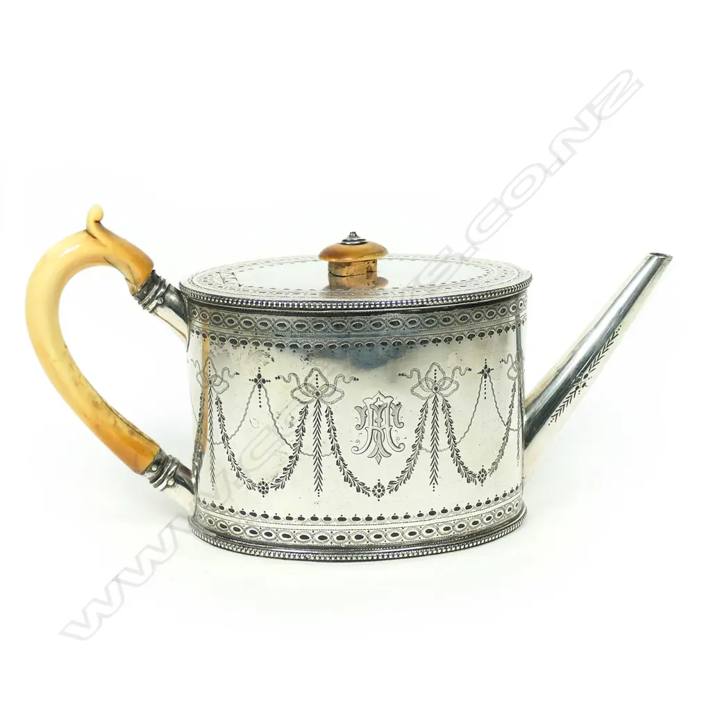 An early Victorian Regency style silver teapot Image 1++